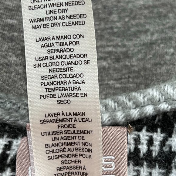 EUC Chico’s Chunky Black and White Checker Sweater Poncho Cape with Toggle - Picture 8 of 9